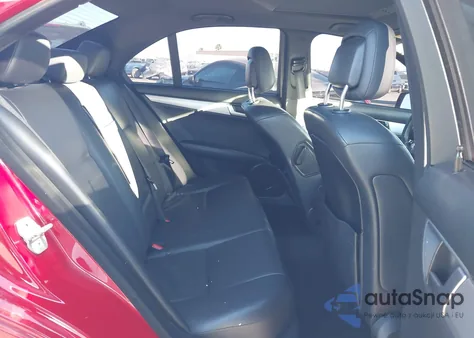 2013 Mercedes-Benz C 250 Sport z USA, uszkodzony, nr VIN WDDGF4HBXDA845731